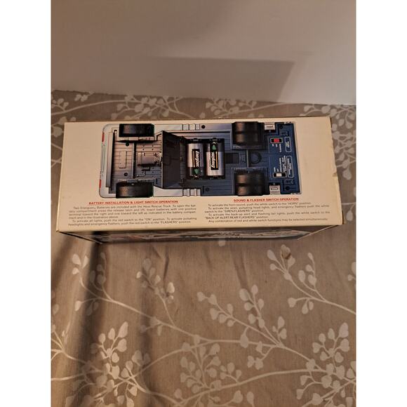 1994 Hess Rescue Truck - Picture 3 of 10